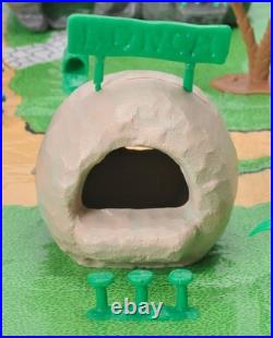 Vintage 1961 MARX The Flintstones Play Set No 4672 w Box Near Complete Original