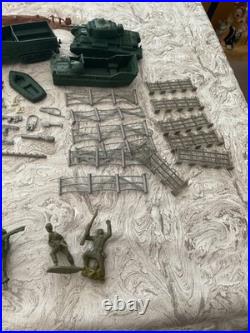 Vintage 1963 Marx Battleground Army Playset 4754 in Original Box. 110 Pieces