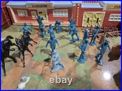 Vintage 1968 Marx Fort Apache Carry-All Playset 4685 Tin Litho Case Complete
