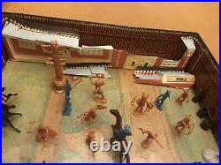 Vintage 50s 60s Marx #4685 Carry-All Boot Fort Ft Apache Playset With Figures