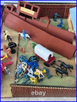 Vintage Carry All Action Fort Apache Play Set Style 4685