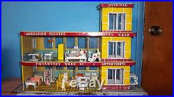 Vintage Dollhouse Mettoy Hospital-Emergency Ward 10-Marx, Playmobil, Ideal Items