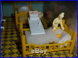 Vintage Dollhouse Mettoy Hospital-Emergency Ward 10-Marx, Playmobil, Ideal Items