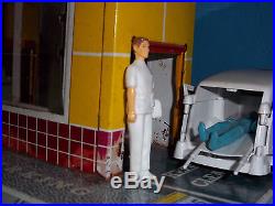 Vintage Dollhouse Mettoy Hospital-Emergency Ward 10-Marx, Playmobil, Ideal Items