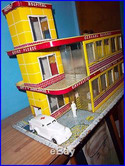 Vintage Dollhouse Mettoy Hospital-Emergency Ward 10-Marx, Playmobil, Ideal Items