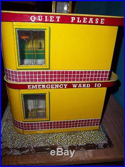 Vintage Dollhouse Mettoy Hospital-Emergency Ward 10-Marx, Playmobil, Ideal Items