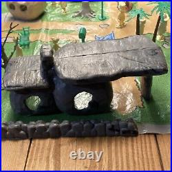 Vintage Louis Marx The Flintstones Play Set 4672 Original Box