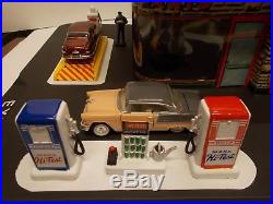 Vintage MARX Pressed-Metal Lithograph Gas/Service Station withDetailed Accessories