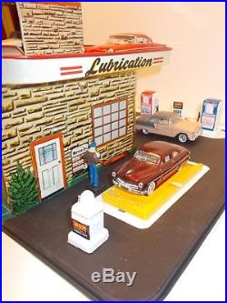 Vintage MARX Pressed-Metal Lithograph Gas/Service Station withDetailed Accessories