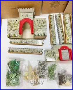 Vintage Marx 1950s Robin Hood Castle Tin Litho Play Set Figures Accessories