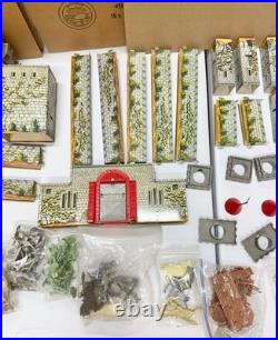 Vintage Marx 1950s Robin Hood Castle Tin Litho Play Set Figures Accessories