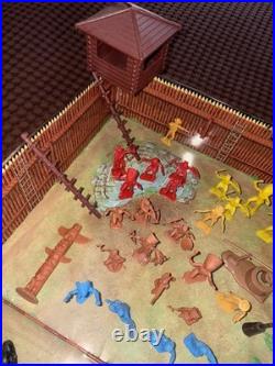 Vintage Marx 1968 Fort Apache Carry-All Playset With Figures No. 4685 2
