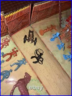 Vintage Marx 1968 Fort Apache Carry-All Playset With Figures No. 4685 2