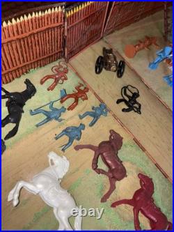 Vintage Marx 1968 Fort Apache Carry-All Playset With Figures No. 4685 2