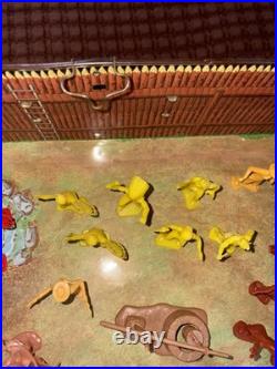 Vintage Marx 1968 Fort Apache Carry-All Playset With Figures No. 4685 2