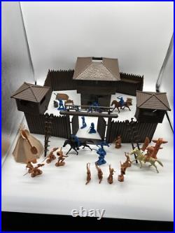 Vintage Marx Fort Apache Play Set Over 50 Pieces Plastic Incomplete READ