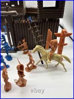Vintage Marx Fort Apache Play Set Over 50 Pieces Plastic Incomplete READ