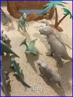 Vintage Marx Prehistoric Dinosaur Playset #3398 36 Dinosaurs 2 Cavemen