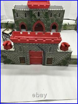 Vintage Marx Prince Valiant Castle Fort #4706 WithFigures Horses Canons Shells