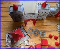 Vintage Marx Robin Hood Medieval Castle Toy Playset & Plastic Figures Vintage Marx Robin Hood Medieval Castle Toy Playset & Plastic Figures