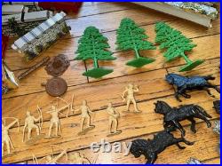 Vintage Marx Robin Hood Medieval Castle Toy Playset & Plastic Figures Vintage Marx Robin Hood Medieval Castle Toy Playset & Plastic Figures