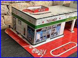 Vintage Marx Texaco Automotive Center Gas & Oil Service Station Tin Toy with Sign