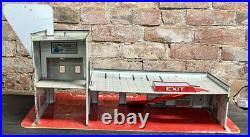 Vintage Marx Texaco Automotive Center Gas & Oil Service Station Tin Toy with Sign