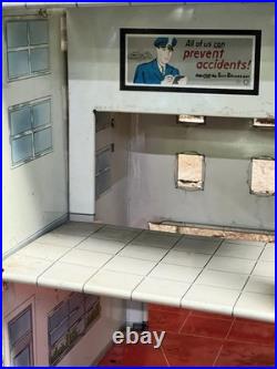 Vintage Marx Texaco Automotive Center Gas & Oil Service Station Tin Toy with Sign