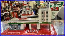 Vintage Marx Texaco Automotive Center Gas & Oil Service Station Tin Toy with Sign