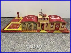 + Vintage Marx Tin Fire Department Headquarters Fire House with 2 Cars