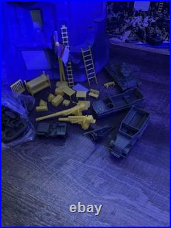 Vintage Marx Toys World War II Battle of Navarone Giant Soldiers Playset with box