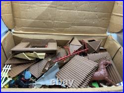 Vtg 1950s Marx Fort Apache Stockade Playset Series 2000 #3660 Includes Figures