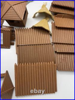 Vtg 1950s Marx Fort Apache Stockade Playset Series 2000 #3660 Includes Figures