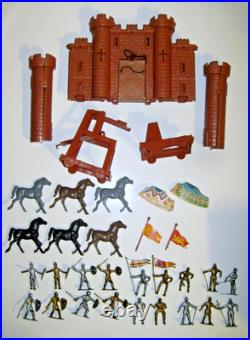 Vtg 1960s MARX Carry-All Action Medieval FIGHTING KNIGHTS Horses + MP Castle