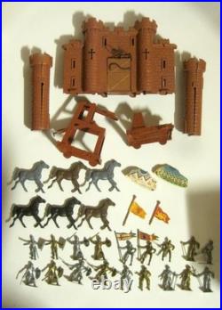 Vtg 1960s MARX Carry-All Action Medieval FIGHTING KNIGHTS Horses + MP Castle