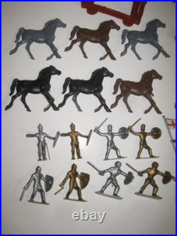 Vtg 1960s MARX Carry-All Action Medieval FIGHTING KNIGHTS Horses + MP Castle