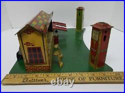 Vtg MARX Pressed-Tin Lithograph Roadside Rest Service Gas Station with Liftca 30s