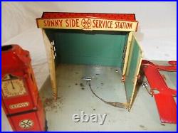 Vtg MARX Pressed-Tin Lithograph Sunny Side Service Station with Liftca 30s